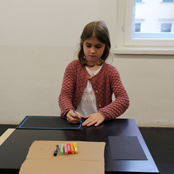 Paradieswerkstatt Malworkshop in der Ausstellung 'Innergärten und Trotzdemblüten' von Alois Neuhold Foto: KULTUM/Andrea Hopper