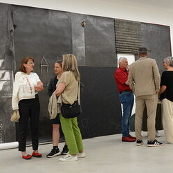 'Was tun Skulpturen ohne Aufsicht?' - Michael Kienzer und Anneliese Schrenk,KULTUMUSEUM im Spiegelgitterhaus Gleisdorf, 22. Mai 2026, Eröffnung: Kurator Johannes Rauchenberger