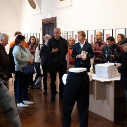 1. Kuratorenführung mit Johannes Rauchenberger und Künstlergespräche mit Michael Endlicher, Zlatko Kopljar, Reinhild Gerum, Heribert Friedl, Wilhelm Scheruebl, Alois Neuhold und Hannes Priesch – Rundgang im steirischen herbst 25, 27. September 2025