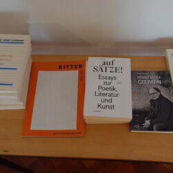                                 LITERATUR HOTEL: Vom Was und Wie. Die Essays von Franz Josef Czernin und Ferdinand Schmatz, KULTUM Literatur, 4. Juni 2025Lesungen und Gespr?ch. Begr??ung Paul PechmannModeration Ronald Pohl. Eine Kooperationsverans
