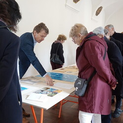   Kuratorenführung mit Johannes Rauchenberger, Ausstellung: 'Im Bann (s)einer großen Erzählung: Josef Fink (1941-1999), 15. März 2025