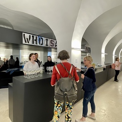 MICHAEL ENDLICHER_Zeichen Sprache Ironie_Ausstellungseröffnung. Foto: KULTUM/Hopper