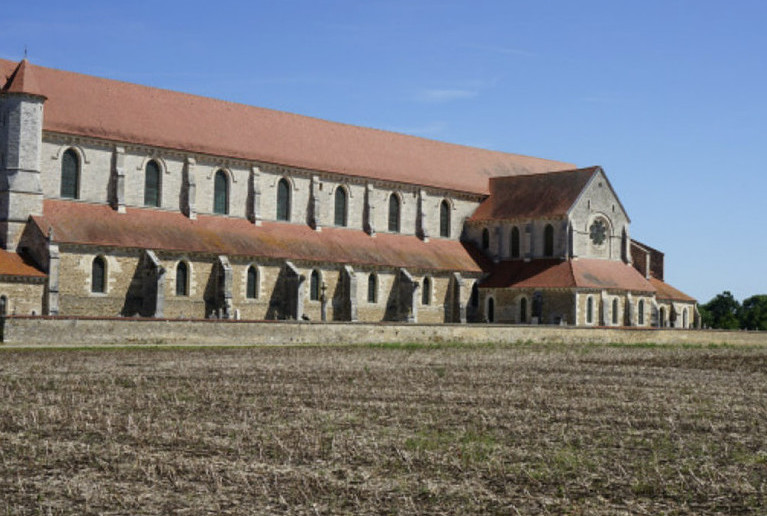 Die Zisterzienserabtei von Pontigny ist eine der vier Primarabteien, gegründet 1114 von Citeaux.