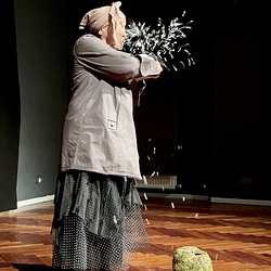 D'ÄRDGEISS_Figurentheater Margrit Gysin / Schweiz. Foto: KULTUM/A. Hopper