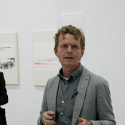 Gerhard Lojen (1935–2005) zum 20. Todestag: Eröffnung KULTUMUSEUM im Spiegelgitterhaus Gleisdorf, 17.10.2025. Kurator Johannes Rauchenberger führt in das Werk des Künstlers ein.