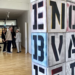 MICHAEL ENDLICHER_Zeichen Sprache Ironie_Ausstellungseröffnung. Foto: KULTUM/Hopper