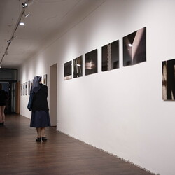 Im Bann (s)einer großen Erzählung: Josef Fink (1941–1999)Eröffnung im Minoritensaal, 28. Februar 2025Mit Johannes Rauchenberger, Elisabeth Koller (Kuratoren)Generalvika Erich Linhardt, Walter Prügger, Leiter des Ressorts 'Bildung, Kunst und Kultu