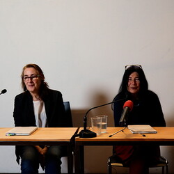 DER DOPPELTE GAST: Petra Ganglbauer und Auguste LaarUNUNTERBROCHEN (SCHWARZ) SEHENMittwoch, 10. Mai 2023, 19 UhrKULTUM [Im Cubus]EINF?HRUNG: Barbara RauchenbergerFoto: J.Rauchenberger/A. Babahmetovic