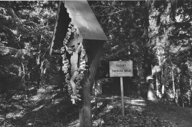 Inge Morath, Grenz?bergang, bei Pongratzen, 2001  ? Magnum Photos / Inge Morath Foundation / Fotohof archiv