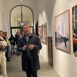 Führung mit Kurator Johannes Rauchenberger durch die Ausstellung 'Auslöschung' von Zlatko Kopljar