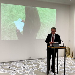 Eröffnung des Spiegelgitterhauses Gleisdorf (Sammlung Wolf) durch Bürgermeister Christoph Stark, Landeshauptmann Christopher Drexler und Diözesanbischof Wilhelm Krautwaschl.Laudatio: Walter Prügger,Einführung in die Ausstellung 'WENDEZEITEN/ZEITENW