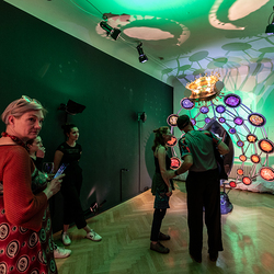 HENRY JESIONKA_FLEEING SHADOWS_Ausstellungseröffnung am 15. Juni 2023. Foto: © La Strada Graz / Nikola Milatovic