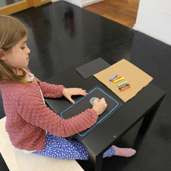 Paradieswerkstatt Malworkshop in der Ausstellung 'Innergärten und Trotzdemblüten' von Alois Neuhold Foto: KULTUM/Andrea Hopper