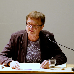 Doppelte Gäste: Thomas Ballhausen und Ferdinand Schmatz – 500 mg Orpheus Forte. | 17. November 2023 | Einführung: Barbara Rauchenberger  | Moderation des Gesprächs: Helwig Brunner. Foto: J. Rauchenberger