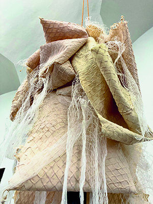 Liesl Raff, Vessels, 2021 aus: EINATMEN - AUSATMEN, 3. Juni bis 13. November 2021, Kuratorin Katrin Bucher Trantow und Kurator Johannes Rauchenberger.