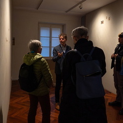 Lange Nacht der Museen, 4.Okt.2025: Führung mit Johannes Rauchenberger durch die Schau 'GOTT HAT KEIN MUSEUM. Aspekte von Religion in Kunst der Gegenwart'