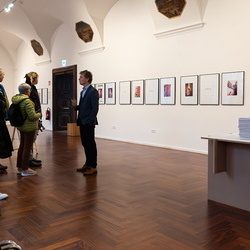 Lange Nacht der Museen, 4.Okt.2025: Führung mit Johannes Rauchenberger durch die Schau 'GOTT HAT KEIN MUSEUM. Aspekte von Religion in Kunst der Gegenwart'