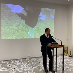 Eröffnung des Spiegelgitterhauses Gleisdorf (Sammlung Wolf) durch Bürgermeister Christoph Stark, Landeshauptmann Christopher Drexler und Diözesanbischof Wilhelm Krautwaschl.Laudatio: Walter Prügger,Einführung in die Ausstellung 'WENDEZEITEN/ZEITENW