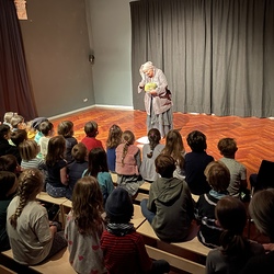 D'ÄRDGEISS_Figurentheater Margrit Gysin / Schweiz. Foto: KULTUM/A. Hopper