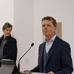 Eröffnung des Spiegelgitterhauses Gleisdorf (Sammlung Wolf) durch Bürgermeister Christoph Stark, Landeshauptmann Christopher Drexler und Diözesanbischof Wilhelm Krautwaschl.Laudatio: Walter Prügger,Einführung in die Ausstellung 'WENDEZEITEN/ZEITENW