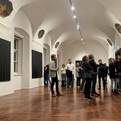 Führung mit Kurator Johannes Rauchenberger durch die Ausstellung 'Auslöschung' von Zlatko Kopljar