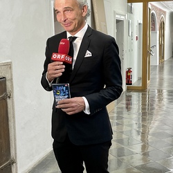Lange Nacht der Museen, 1. Oktober 2022: DE PROPAGANDA FIDE. ?berraschende Glaubenswerbungen der Katholischen Kirche. (Im Rahmen von 'Kunst der Verführung').  Kuratorenführung mit Johannes Rauchenberger. Foto: KULTUM