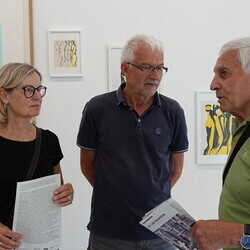                                 Er?ffnung der Sommer-Ausstellung im Spiegelgitterhaus Gleisdorf am 20. Juni 2025:  'round and round she goes  and where she stops nobody knows'Eine Ausstellung ?ber die ZEIT, kuratiert von zweintopf Mit Werken von M