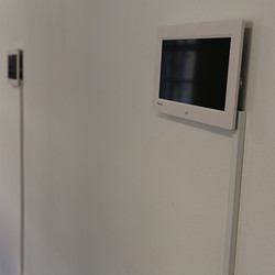 NINAVALE. Ausstellungsaufbau. 'Paradise is temporarily closed. God' KULTUM Graz, 24. Oktober 2020 bis 12. Dezember 2020. Foto: KULTUM/Andrea Hopper