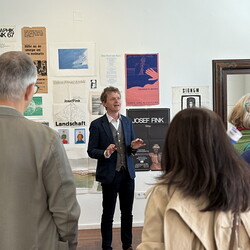 Kuratorenführung mit Kurator Johannes Rauchenberger durch die Ausstellung 'Im Bann (s)einer gro?en Erz?hlung: Josef Fink zum 25. Todestag' am letzten Ausstellungstag, 19. April 2025