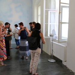 EINATMEN - AUSATMEN. Ausstellungsbesuch mit Führung. Foto: KULTUM