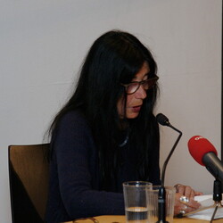 DER DOPPELTE GAST: Petra Ganglbauer und Auguste LaarUNUNTERBROCHEN (SCHWARZ) SEHENMittwoch, 10. Mai 2023, 19 UhrKULTUM [Im Cubus]EINF?HRUNG: Barbara RauchenbergerFoto: J.Rauchenberger/A. Babahmetovic