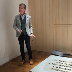 Führung mit Kurator Johannes Rauchenberger durch die Ausstellung 'Auslöschung' von Zlatko Kopljar