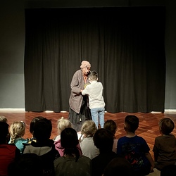 D'ÄRDGEISS_Figurentheater Margrit Gysin / Schweiz. Foto: KULTUM/A. Hopper