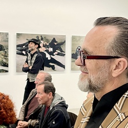 Eröffnung des Spiegelgitterhauses Gleisdorf (Sammlung Wolf) durch Bürgermeister Christoph Stark, Landeshauptmann Christopher Drexler und Diözesanbischof Wilhelm Krautwaschl.Laudatio: Walter Prügger,Einführung in die Ausstellung 'WENDEZEITEN/ZEITENW