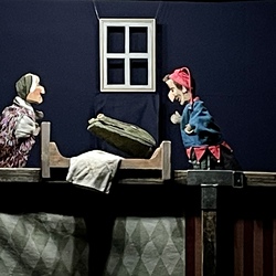 JUNGES PUBLIKUM_Bavastel Puppentheater Graz_Kasperl und das Krokodil. Foto: KULTUM/Hopper