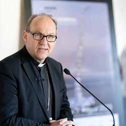 HENRY JESIONKA_FLEEING SHADOWS_Ausstellungseröffnung am 15. Juni 2023. Foto: © La Strada Graz / Nikola Milatovic