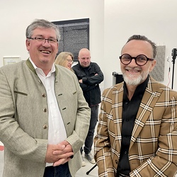 Eröffnung des Spiegelgitterhauses Gleisdorf (Sammlung Wolf) durch Bürgermeister Christoph Stark, Landeshauptmann Christopher Drexler und Diözesanbischof Wilhelm Krautwaschl.Laudatio: Walter Prügger,Einführung in die Ausstellung 'WENDEZEITEN/ZEITENW