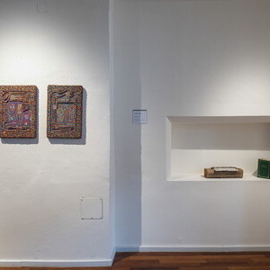 Alois Neuhold, * 1951 in Eggersdorf (AT), lebt in Baldau (AT),  Nicht öffenbare Messplatte der geheimen Offenbarung des Johannes Offenberg II, III, V, 2008-12,  Acrylfarbe, Knetmasse, Karton, 52,5 x 38 x 5 cm|53 x 35 x 5,5 cm|52 x 35 x 5 cm, KULTUMUS