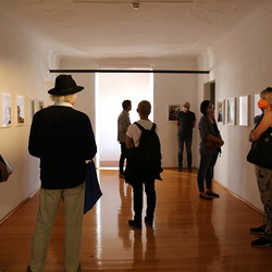 KURATORINNENFÜHRUNG, Juli 2021, Ausstellung EINATMEN-AUSATMEN. Foto: KULTUM