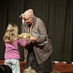 D'ÄRDGEISS_Figurentheater Margrit Gysin / Schweiz. Foto: KULTUM/A. Hopper