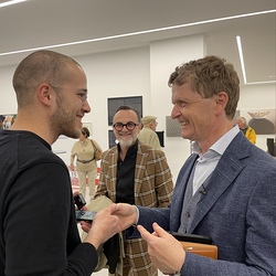 Eröffnung des Spiegelgitterhauses Gleisdorf (Sammlung Wolf) durch Bürgermeister Christoph Stark, Landeshauptmann Christopher Drexler und Diözesanbischof Wilhelm Krautwaschl.Laudatio: Walter Prügger,Einführung in die Ausstellung 'WENDEZEITEN/ZEITENW