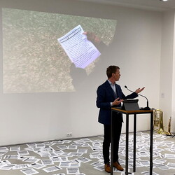 Eröffnung des Spiegelgitterhauses Gleisdorf (Sammlung Wolf) durch Bürgermeister Christoph Stark, Landeshauptmann Christopher Drexler und Diözesanbischof Wilhelm Krautwaschl.Laudatio: Walter Prügger,Einführung in die Ausstellung 'WENDEZEITEN/ZEITENW