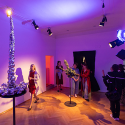 HENRY JESIONKA_FLEEING SHADOWS_Ausstellungseröffnung am 15. Juni 2023. Foto: © La Strada Graz / Nikola Milatovic