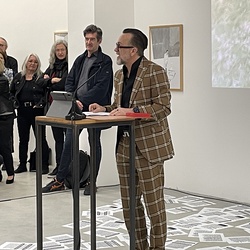 Eröffnung des Spiegelgitterhauses Gleisdorf (Sammlung Wolf) durch Bürgermeister Christoph Stark, Landeshauptmann Christopher Drexler und Diözesanbischof Wilhelm Krautwaschl.Laudatio: Walter Prügger,Einführung in die Ausstellung 'WENDEZEITEN/ZEITENW