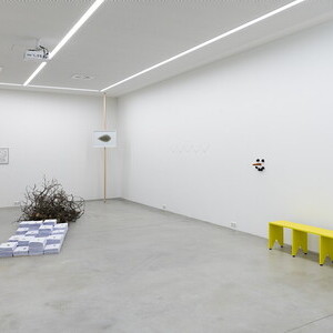 round and round she goes and where she stops nobody knows: Eine Ausstellung über die ZEIT, kuratiert von zweintopfKULTUMUSEUM im Spiegelgitterhaus Gleisdorf, 20.6. bis 5.10.2025Mit Werken von Manfred Erjautz, Richard Frankenberger, Sonja Gangl, S