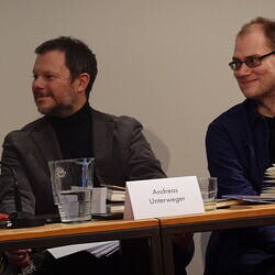 Nachwort der Dichter: Verse vom himmlischen Drucksatz | Poesie lesen von Oleg Jurjew am 26. November 2025 im[Cubus] mit Daniel Jurjew, Olga Marynova, Peter Waterhouse, Kathrin Schmidt und Richard Obermayr. Einf?hrung und Gespr?ch von Andreas Unterweg