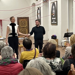 Kunst am Aschermittwoch_Zenita Komad_Maxi Blaha_Nie wieder Krieg_20240214. Foto: KULTUM/A. Hopper