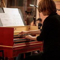 Sonja Leipold interpretiert am Cembalo Laura Manolaches Hommage à Manuel de Falla für Cembalo solo (2016)
