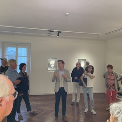 Lange Nacht der Kirchen 2024_'Nie wieder Krieg!'_Zenita Komad_Kuratorenführung. Foto: KULTUM