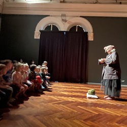 D'ÄRDGEISS_Figurentheater Margrit Gysin / Schweiz. Foto: KULTUM/A. Hopper